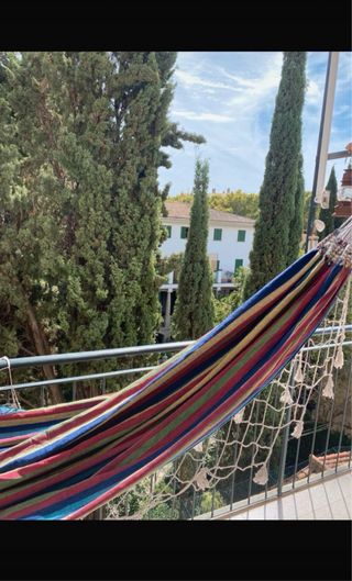 Hamaca de tela multicolor