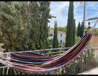Hamaca de tela multicolor