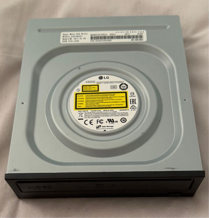 DVD Writer PC Desktop LG model GH24NSD1
