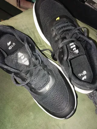 Zapatillas Hombre Talla 43 Negras y blancas