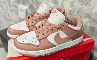 Zapatillas Nike Dunk Low Rosa y Blanco