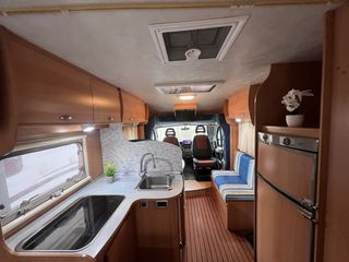 Autocaravana Perfilada 4 Plazas aire placa toldo