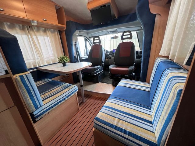 Autocaravana Perfilada 4 Plazas aire placa toldo