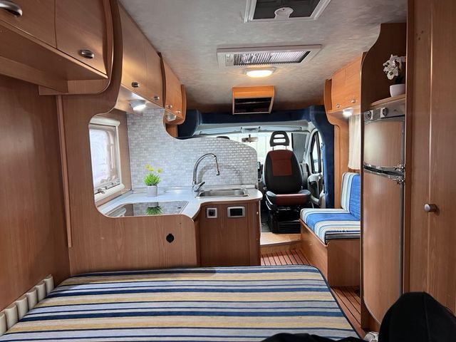 Autocaravana Perfilada 4 Plazas aire placa toldo