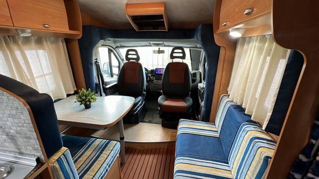 Autocaravana Perfilada 4 Plazas aire placa toldo