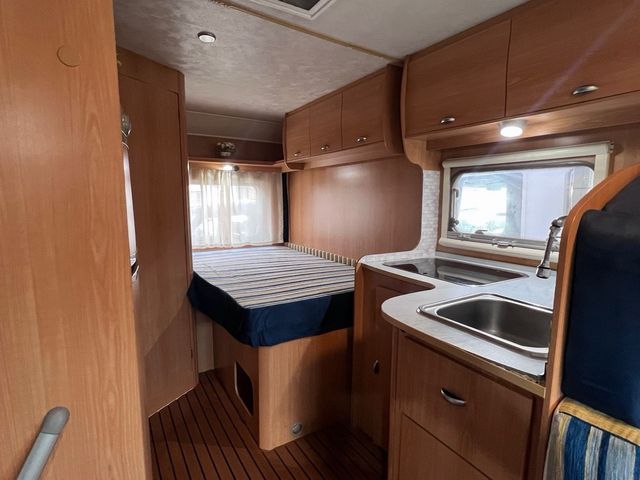 Autocaravana Perfilada 4 Plazas aire placa toldo