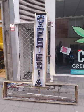 Cartel Luminoso Cafetería con más de 40 años