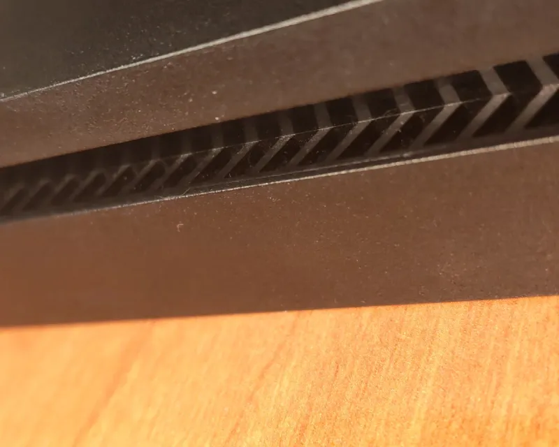 PS4 (PlayStation 4) con mando y 4 juegos afbeelding 3