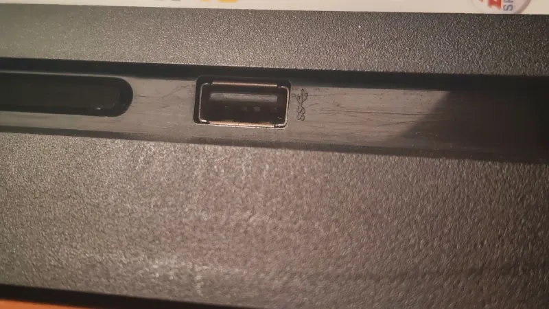 PS4 (PlayStation 4) con mando y 4 juegos afbeelding 5