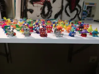 100 Super Zings de diferentes  temporadas