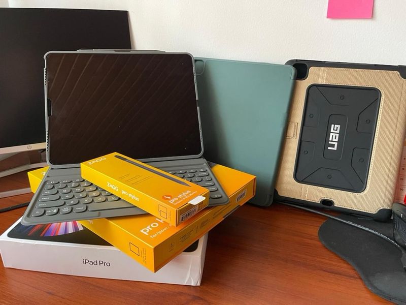 iPad Pro 12.9 5ª Gen + Teclado + Pencil afbeelding 7