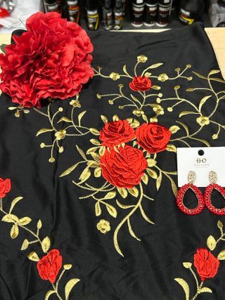 Mantón bordado flores rojas y negras