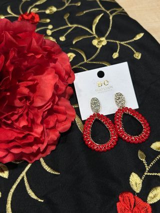 Mantón bordado flores rojas y negras