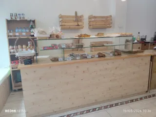 Mostrador y vitrina de panadería