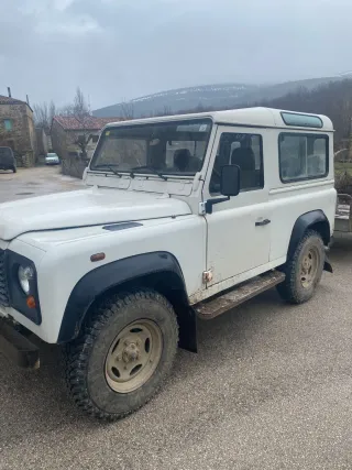 Land Rover Defender 2003