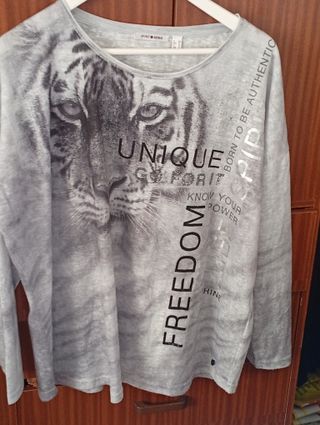 Blusa Talla Grande Azul con Detalles