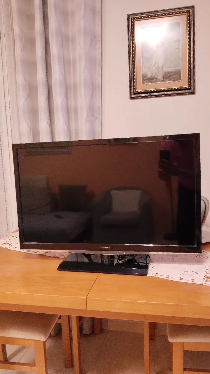 TV Toshiba 32" + Xiaomi TV Stick (Smart TV)
