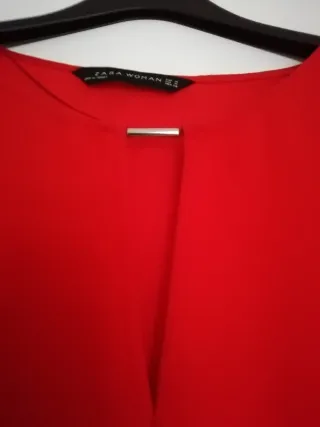 Blusa gasa roja con adorno cuello