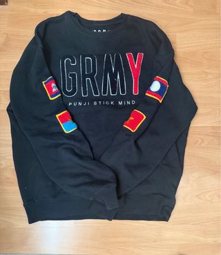Sudadera GRMY con parches