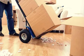 Desalojo de tiendas y recojo restos de locales