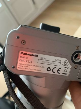 Cámara Panasonic Lumix FZ28 + Accesorios