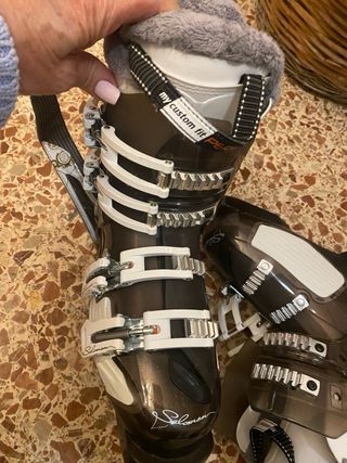 Botas de esquí Salomon negras y blancas