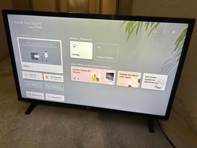 LG 32" 2023 Smart TV Como Nueva afbeelding 5