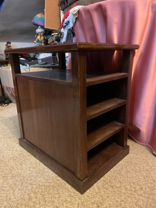 Mesita de noche de madera