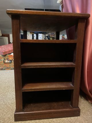 Mesita de noche de madera