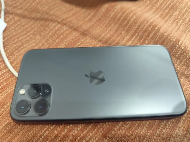 iPhone 11 64GB Gris Seminuevo