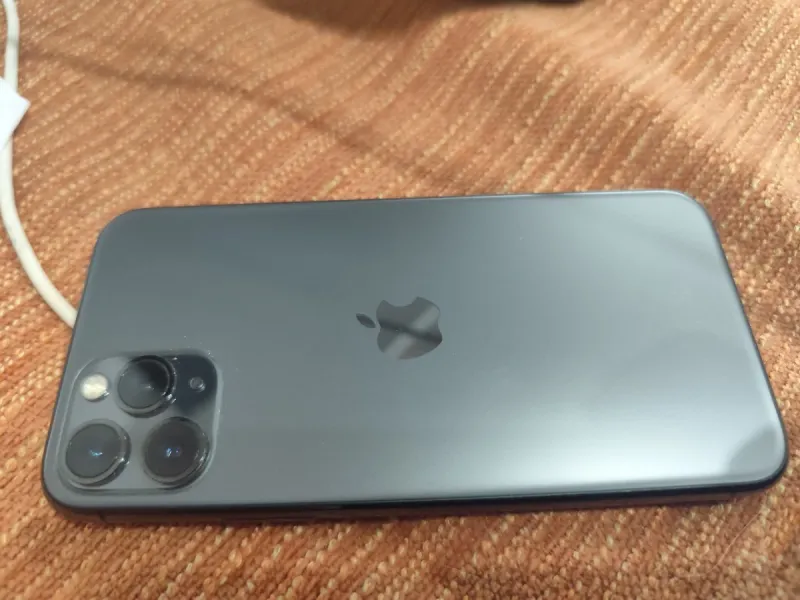 iPhone 11 64GB Gris Seminuevo