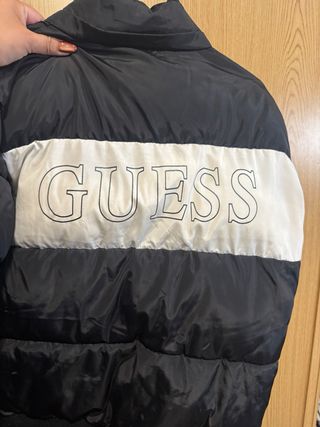Chaqueta Guess Negra y Blanca