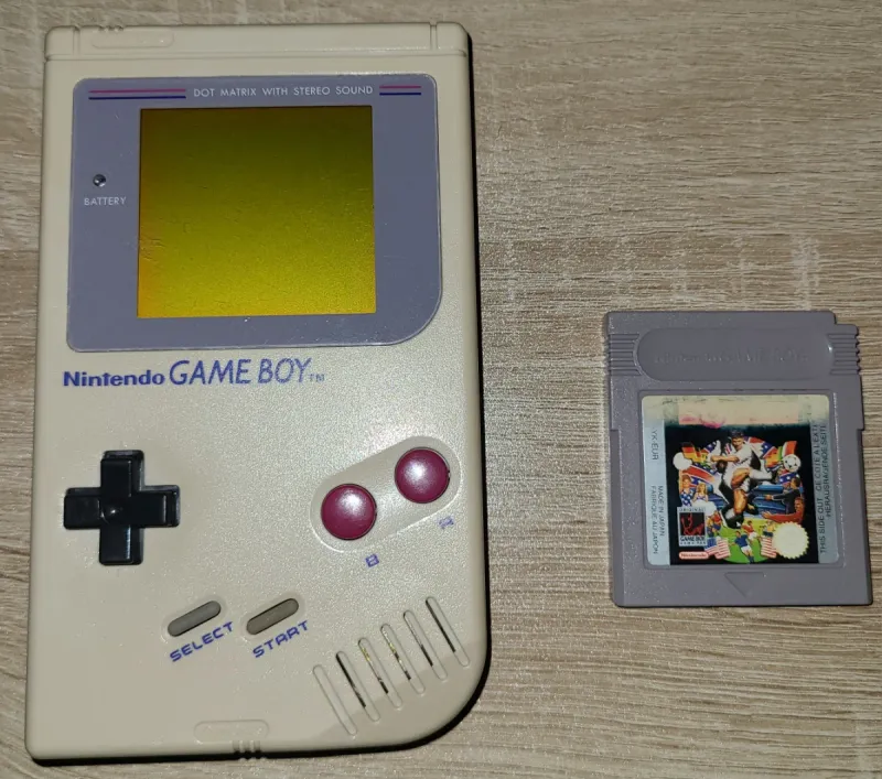 Nintendo Game Boy + Juego Soccer