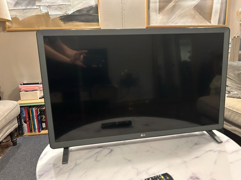 Televisión LG 32 pulgadas. Smart tv. Poco uso