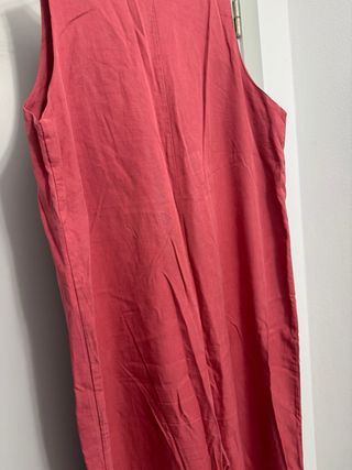 Mono rosa con botones