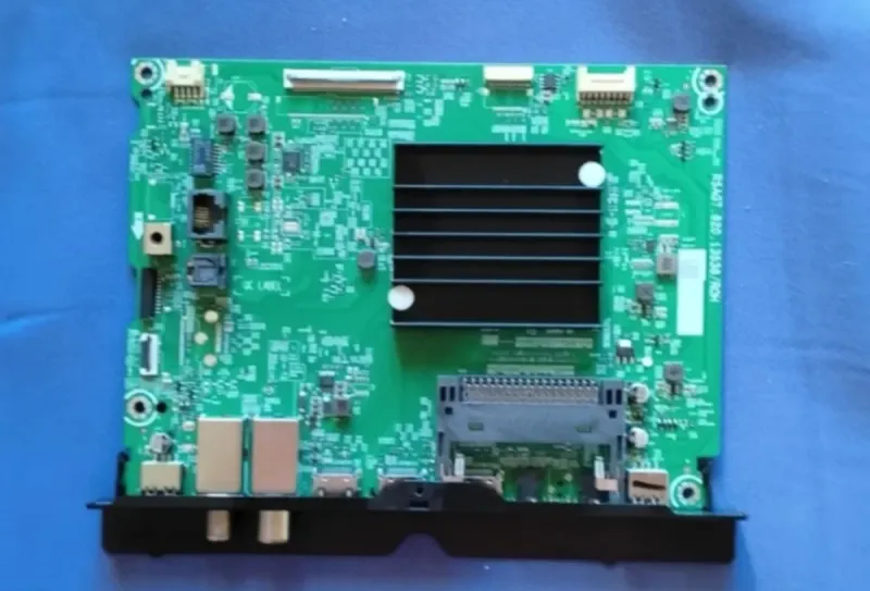 Mainboard RSAG7.820.13538/ROH. TV Hisense 55U6NQ