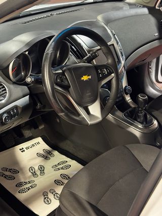 Chevrolet Cruze 1.6 LT familiar
