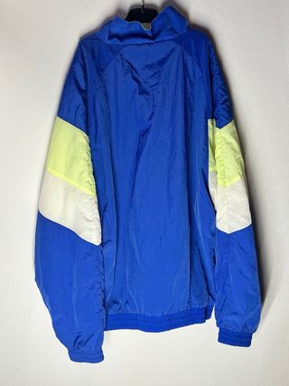 Chaqueta cortavientos retro Bershka multicolor est