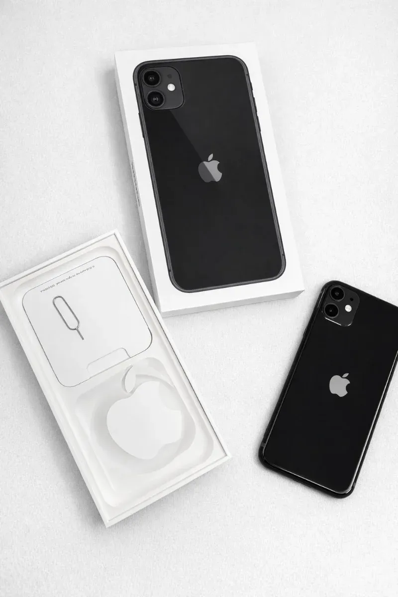 iPhone 11 Negro 128GB + 4 fundas + caja afbeelding 2