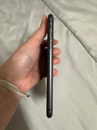 iPhone 11 Nero 128GB + 4 cover + scatola