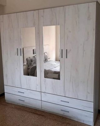 Armario de 4 puertas con cajones – Gran capacidad