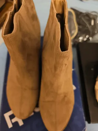 Botines tacón ancho beige