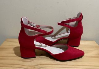 Zapatos tacón rojos con tiras