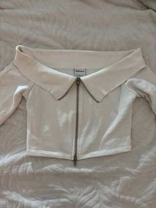 Sudadera Bershka corta cremallera cuello