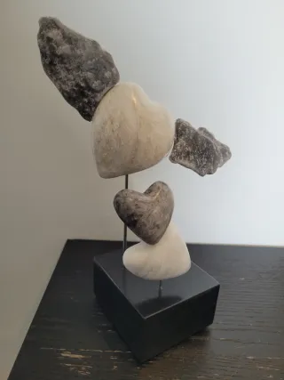 Escultura CORAZONES ALADOS en Mármol, "AMOR LIBRE"
