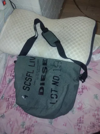 Borsa Diesel grigia fa da borsa e porta casco