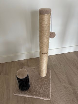 Rascador para gatos con poste y alfombra