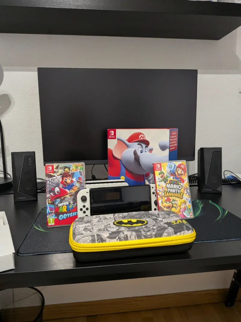 Nintendo Switch OLED Blanca + Juegos y Funda.