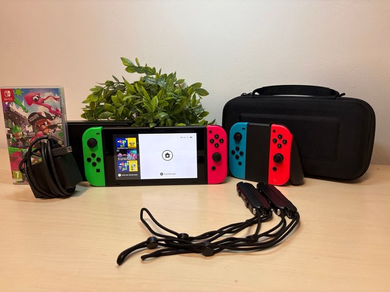 Nintendo Switch + 4 mandos + juego Splatoon 2 + ma