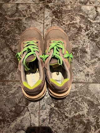 Botas de trabajo gris y verdes